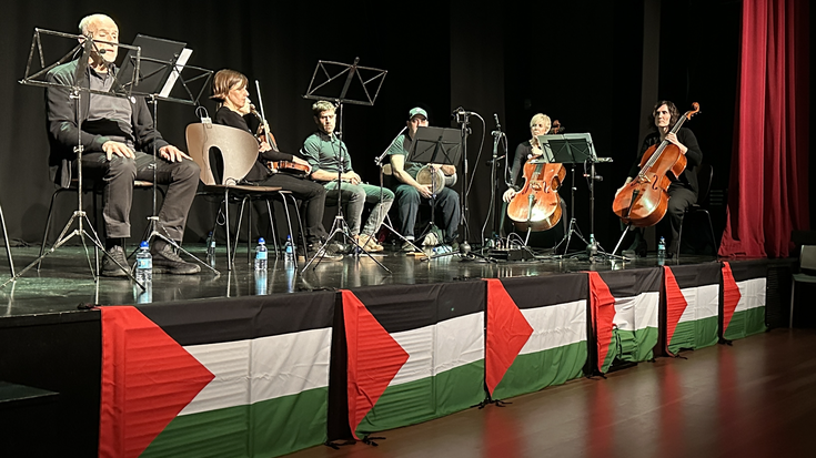 Hausnarketari bidea irekiz, ipuin palestinarren irakurketa arrakastatsua egin dute Torresoroan