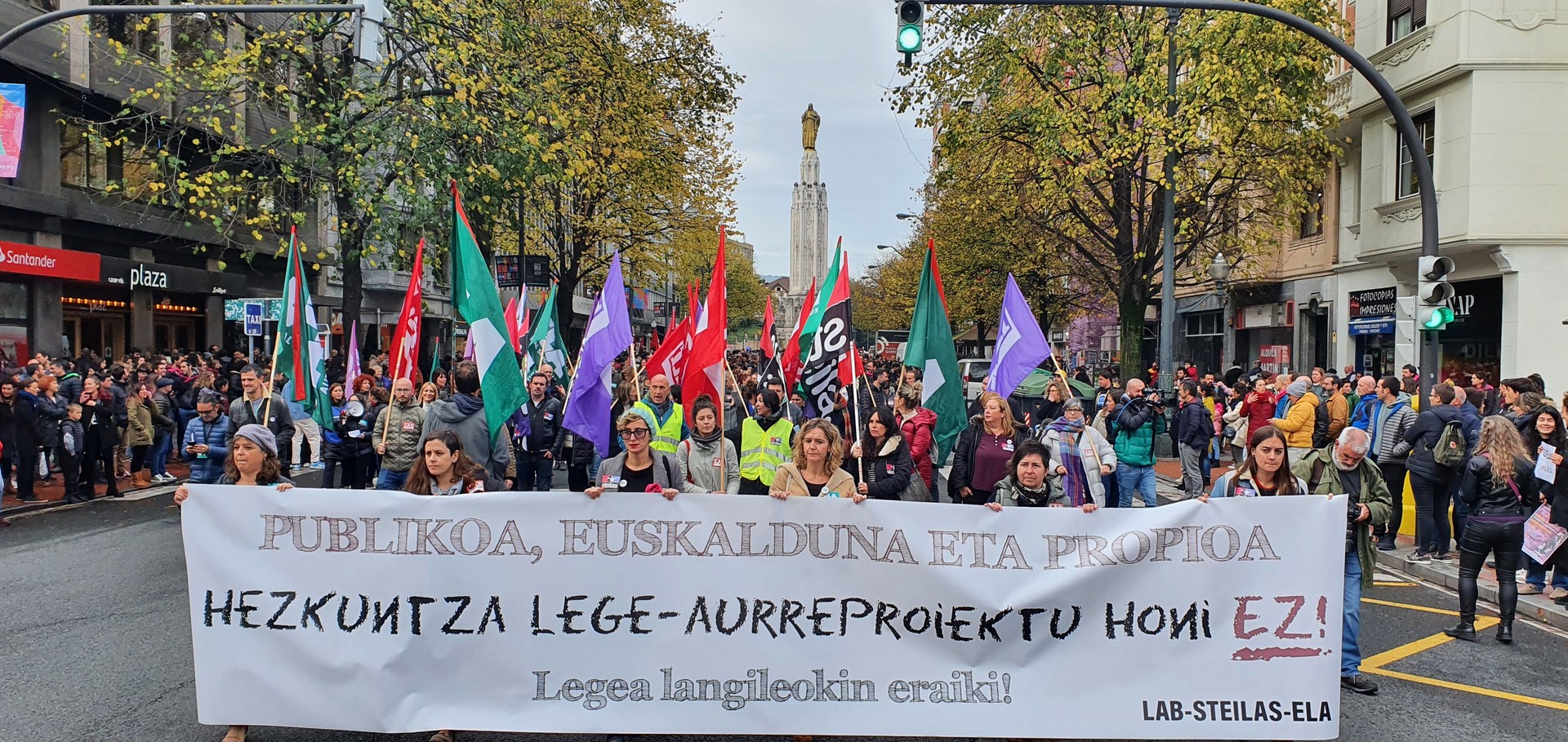 Bailarako eskola publikoetako langileek ere bat egin dute grebarekin