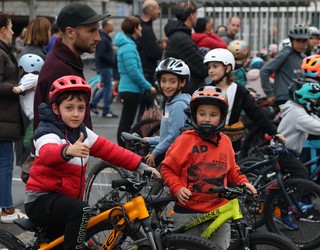 Haurrek txirrindularitza ezagutzeko aukera baliatu dute Bizikleta Festan