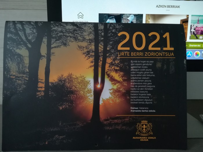 2021eko egutegiak herriko emakumeen aurpegiak batzen ditu