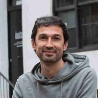 Euskal dantzari buruzko hitzaldi dantzatua