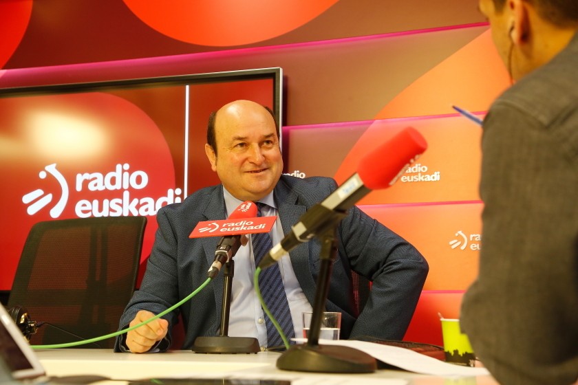 Andoni Ortuzar: “EAOak onartzea izan da aukerarik onena 155a oso epe laburrean egongo delako eta Ciudadanosek dakarren arriskua urruntzen duelako”