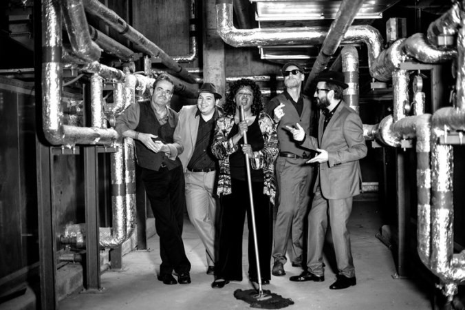 Welma Powell & Bluedays bandaren emanaldia izango da gaur Espoloian