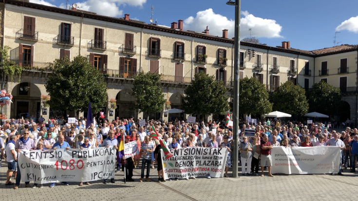 500 lagunetik gora pentsiodunek deitutako manifestazioan Oñatin