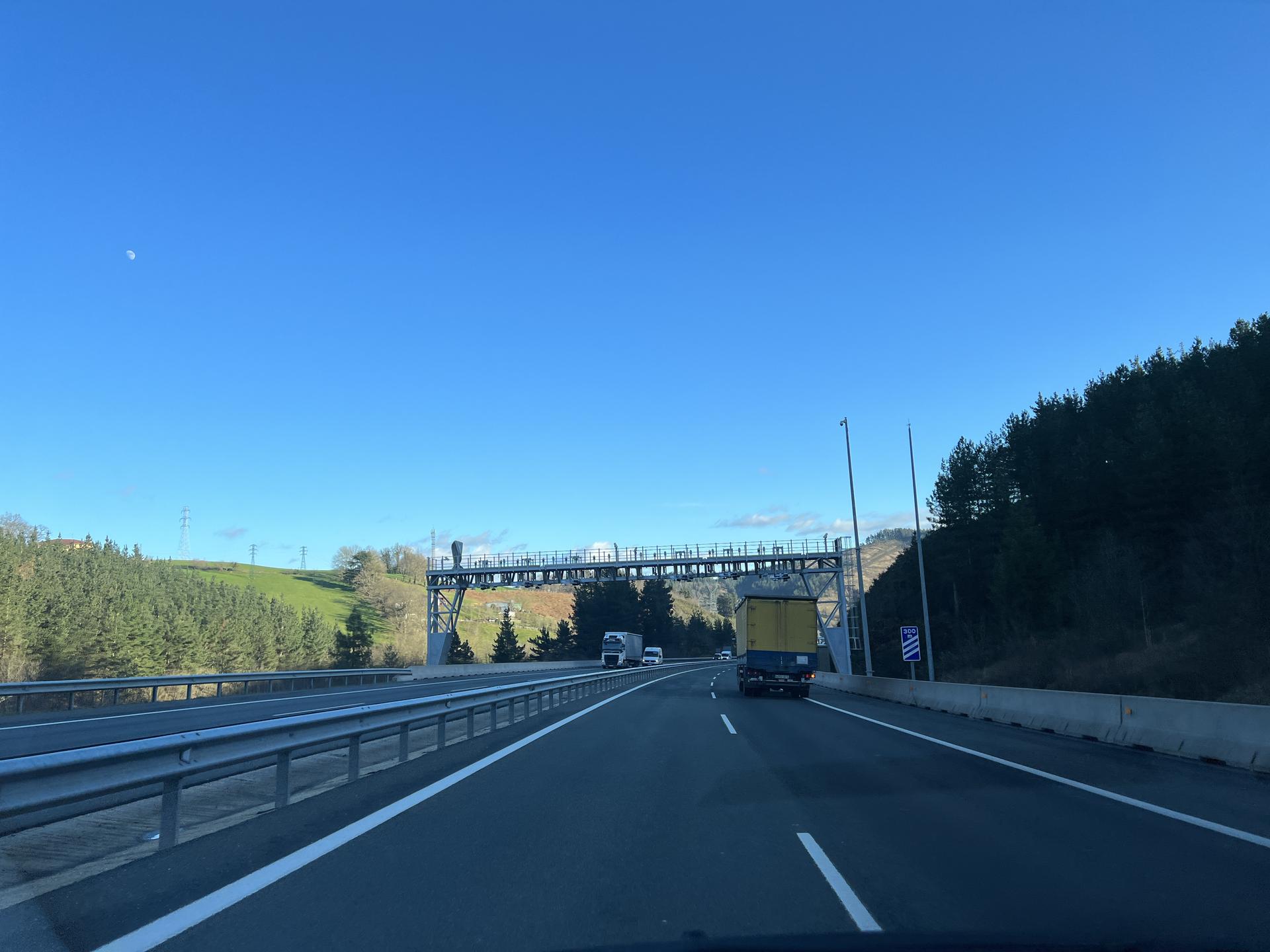 Bergara eta Beasain arteko autobideko zorua birgaitzen hasiko dira eguenean
