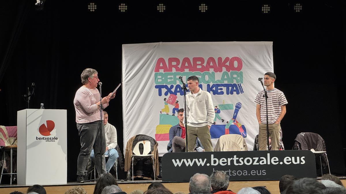 Peru eta Martin Abarrategi anaiak Arabako Bertsolari Txapelketako finalean izango dira