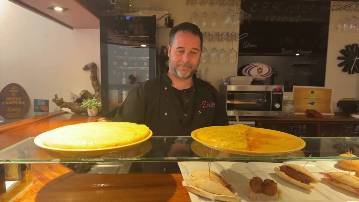 Asier Antia: Ezkiña tabernako patata-tortilla famatuaren atzean dagoen eskua