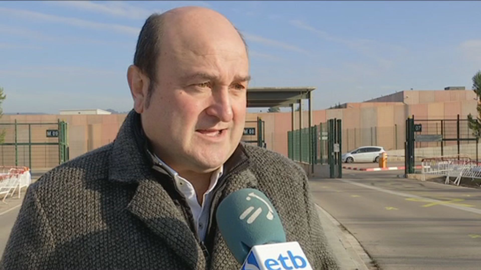 Ortuzar eta Aurrekoetxea Lledonersen izan dira gose greba egiten ari diren Rull, Turull, Forn eta Sànchez Kataluniako politikariak bisitatzen