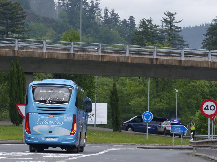 Kamioi baten eta auto baten arteko txapa istripua gertatu da Epeleko biribilgunean