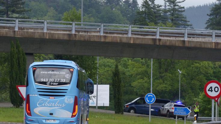 Kamioi baten eta auto baten arteko txapa istripua gertatu da Epeleko biribilgunean