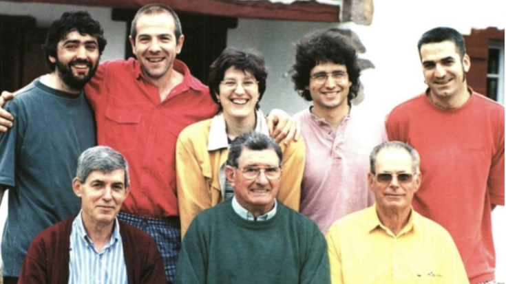 Arizmendi Ikastolaren lekukoa Almeneko bertso eskolaren omenez