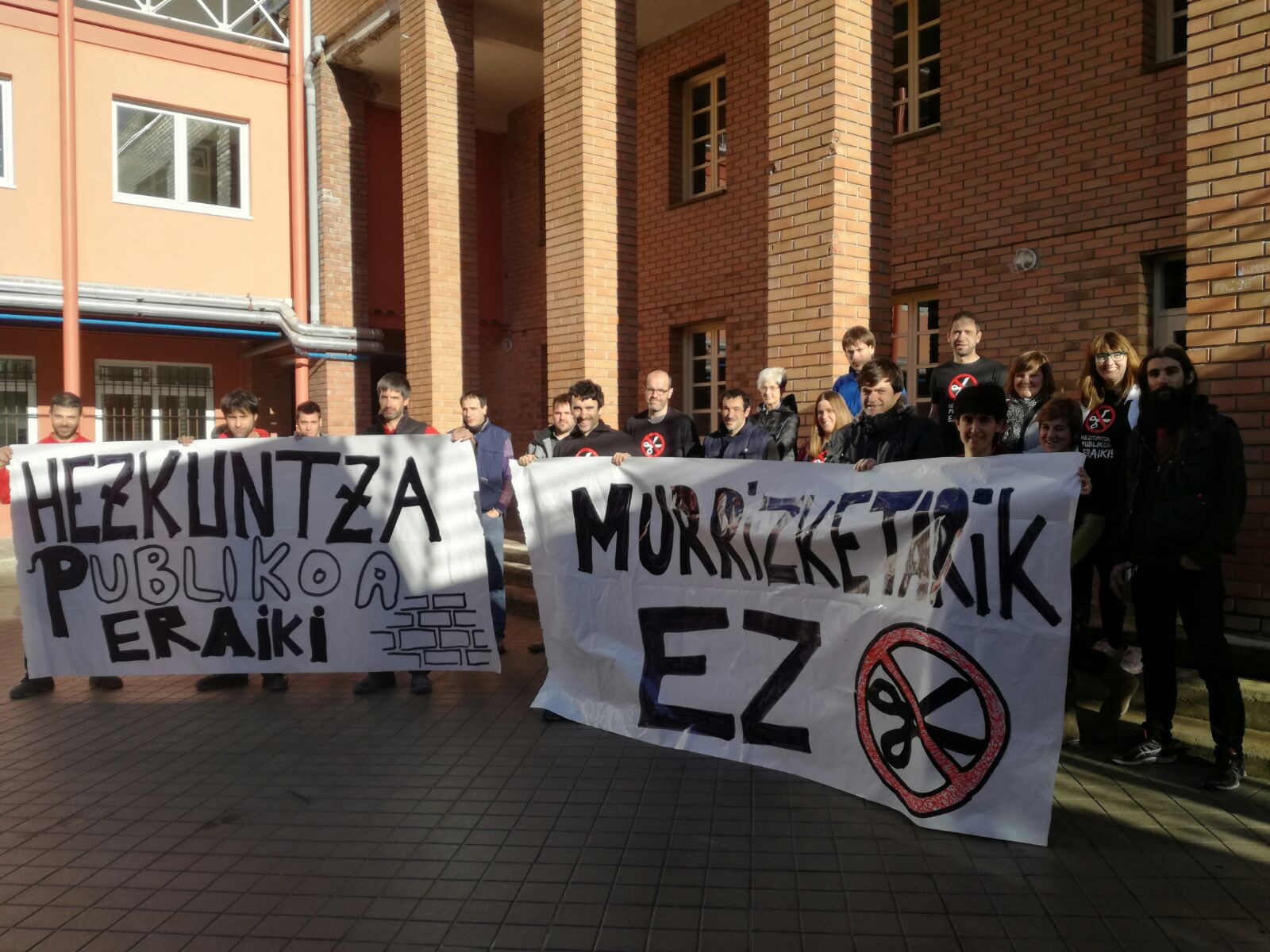 Kurtzebarri eskolak, institutuak eta ALEk bat egingo dute grebarekin bihar