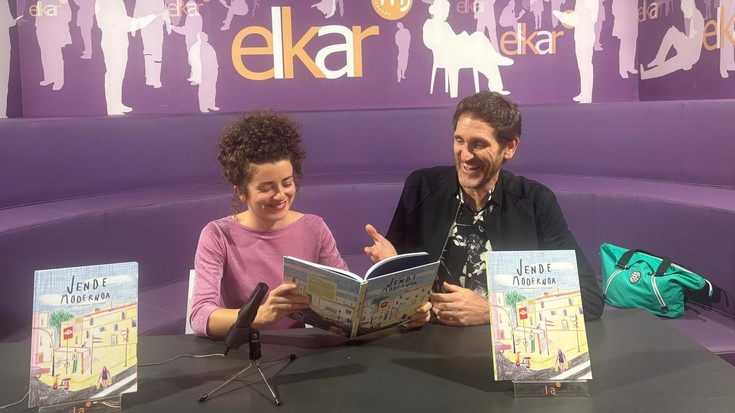 'Jende modernoa' eleberri grafikoa aurkeztu du Helena Azkarragaurizarrek Donostian