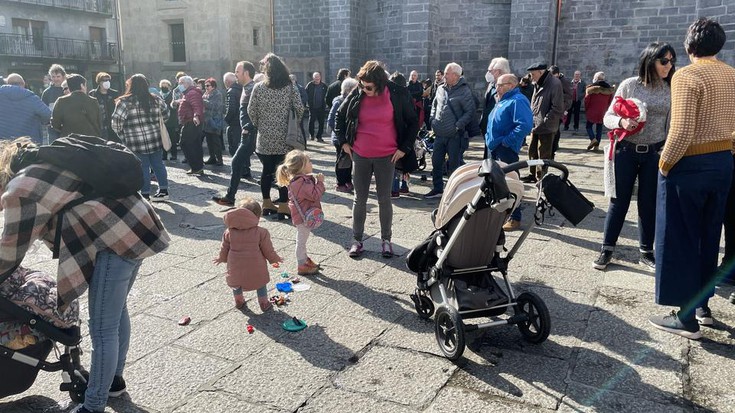 Dozenaka lagun batu dira torturaren aurkako elkarretaratzean