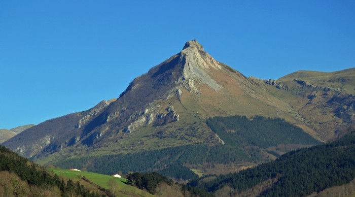 Kantsatzeke mendi taldeak Larrunarrira (Txindoki) egingo du iraileko irteera