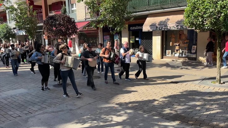 Helduen Trikitixa Topaketaren bigarren edizioa Bergaran ospatu dute
