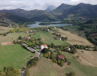 Lau ustiategi aurkeztu dira Urkulu inguruko udal-lursailak errentan hartzeko