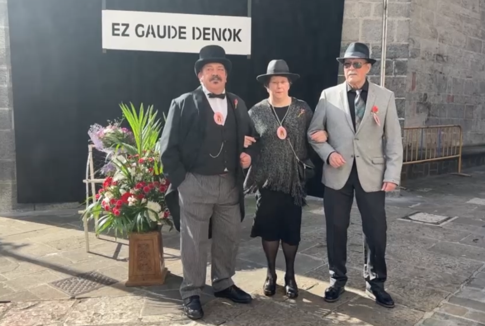 Arropa onenak jantzi, eta kalera