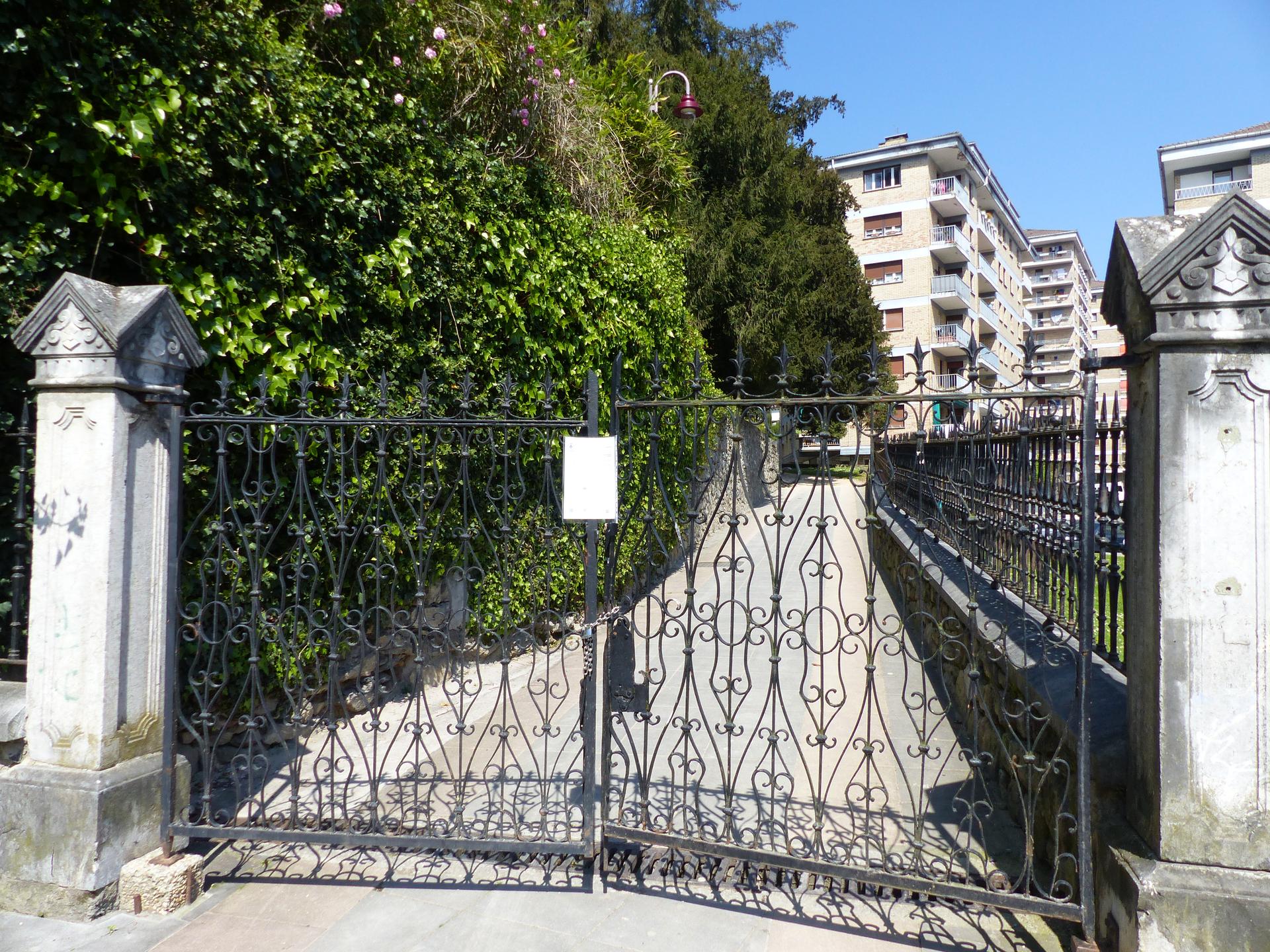 Monterron parkea eta Garagartzako ortuak, itxita