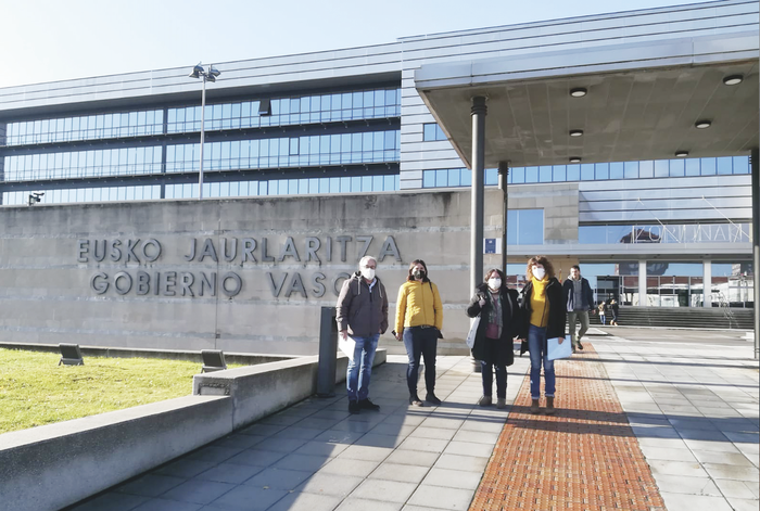 Eskola-jangelen eredu berrien alde lanean