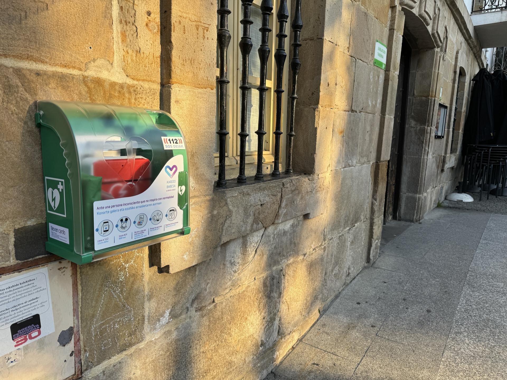 Kultura etxeko eta kiroldegiko desfibriladoreak, erabilgarri