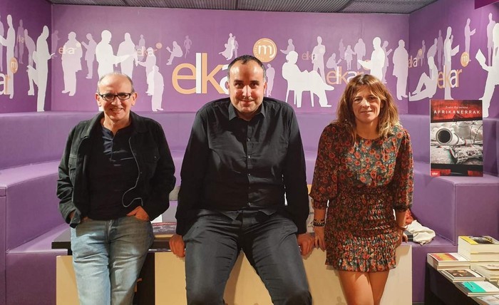 'Afrikanerrak' liburua herritarren aurrean aurkeztuko du eguaztenean Eneko Barberenak