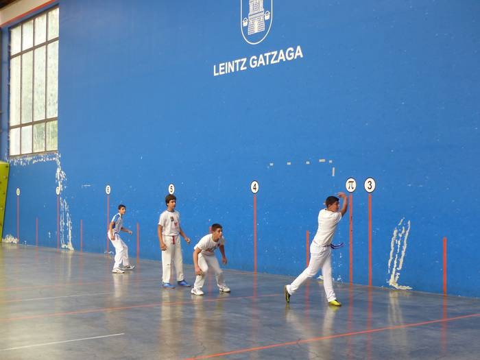 Pilota txapelketa eta emakume tailerrak atzeratu egin dituzte