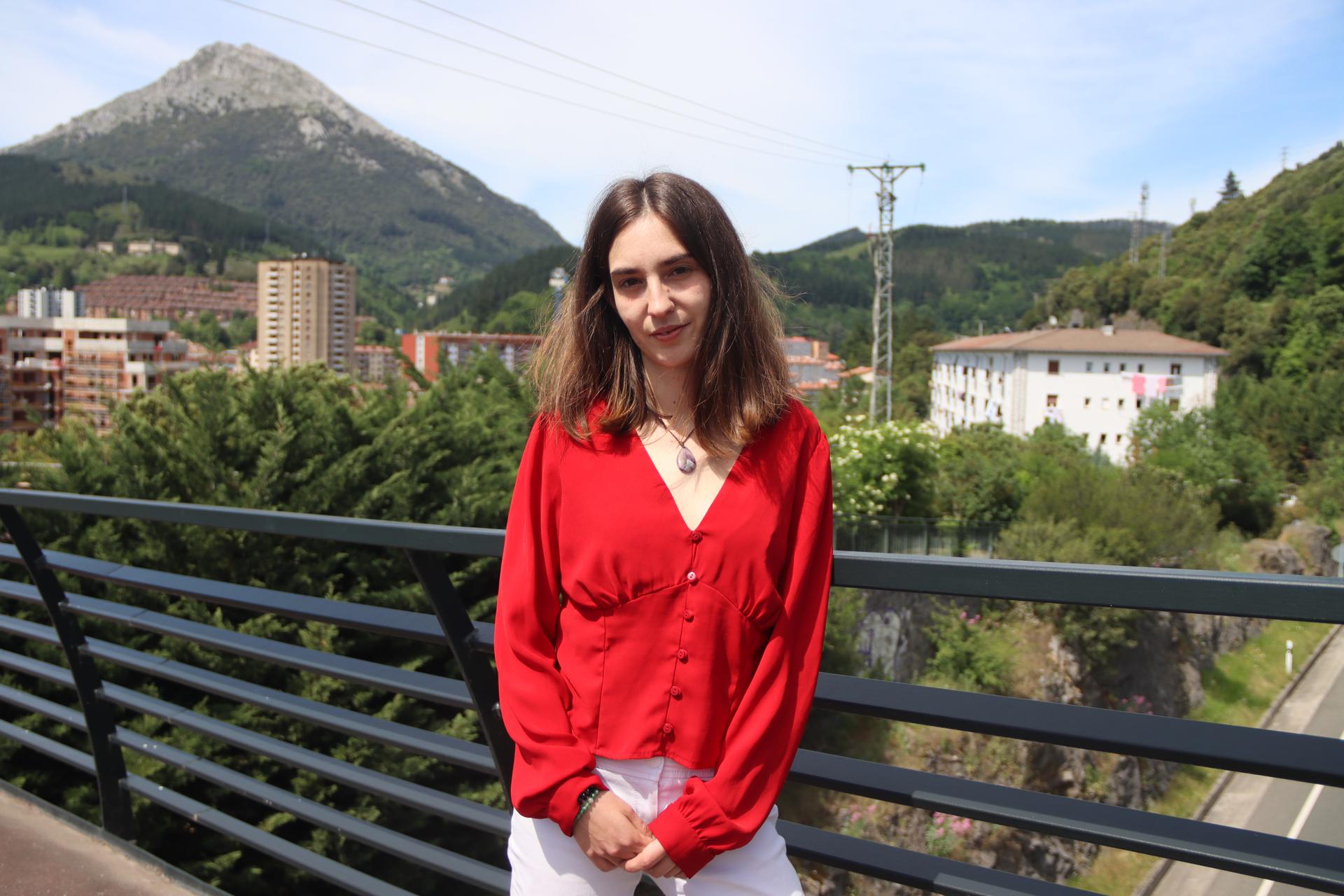 Eva Abuin: "Zerbitzu publikoak berreskuratzea eta auzoak politikaren erdigunean jartzea da gure apustua"