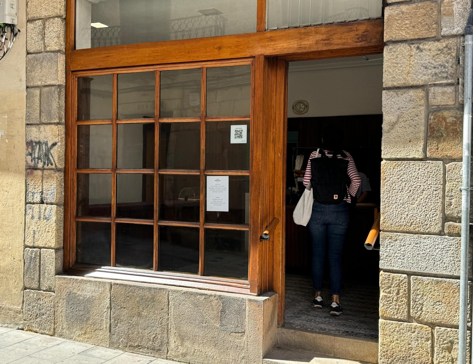 Gaur zabaldu ditu ateak berriz Eskolatxo okindegiak