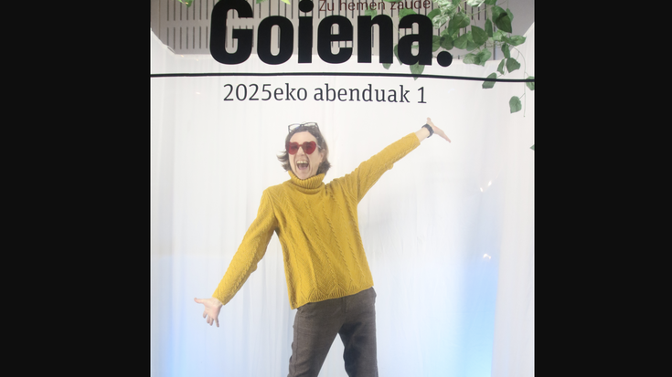 Askotariko protagonistak azalean