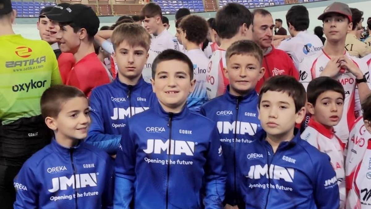 Hitzordu bikoitza izan dute aste bukaeran Dorletako Ama taldeko txirrindulariek