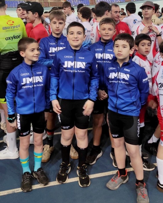 Hitzordu bikoitza izan dute aste bukaeran Dorletako Ama taldeko txirrindulariek