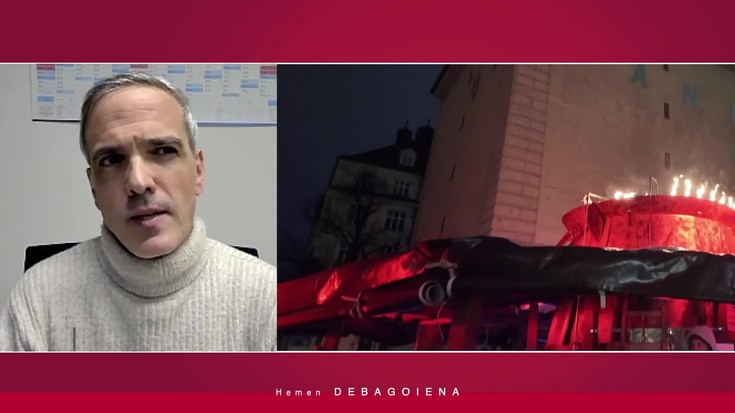 'Hemen Debagoiena': Xabier Eskibel bergararra Alemaniatik eta ‘Hodei guztien gainetik’ haur-antzezlana