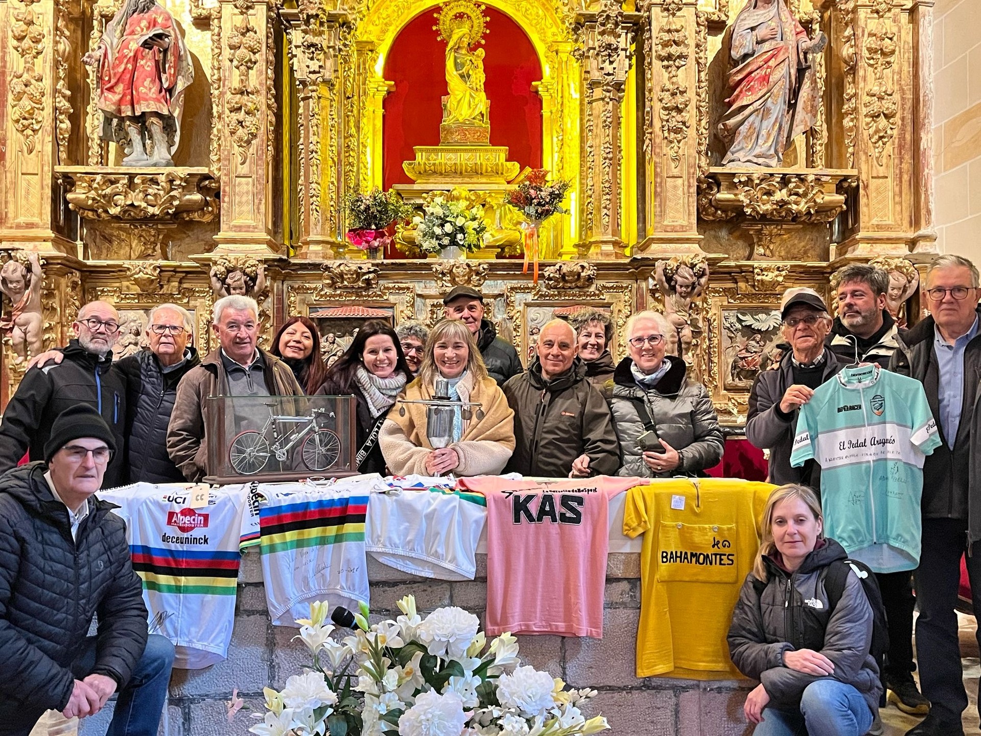 El Pedal Aragones zikloturista taldekoen maillota Gatzagako bildumaren parte da