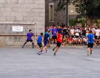 Gaztelupeko batxilergoko ikasleek 'Zaldi Cup' txapelketa antolatu dute