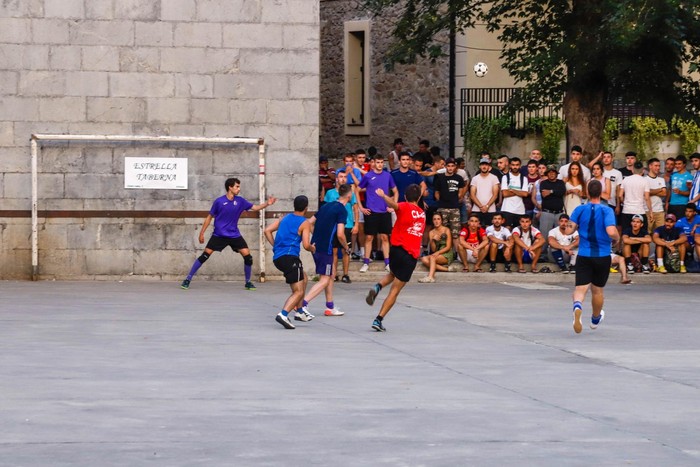 Gaztelupeko batxilergoko ikasleek 'Zaldi Cup' txapelketa antolatu dute