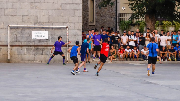 Gaztelupeko batxilergoko ikasleek 'Zaldi Cup' txapelketa antolatu dute