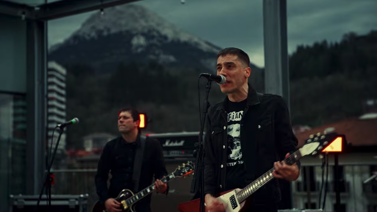 Maniaks taldearen  'Labanak' bideoklipa, 'Paradisu Faltsuak' disko berria iragartzeko