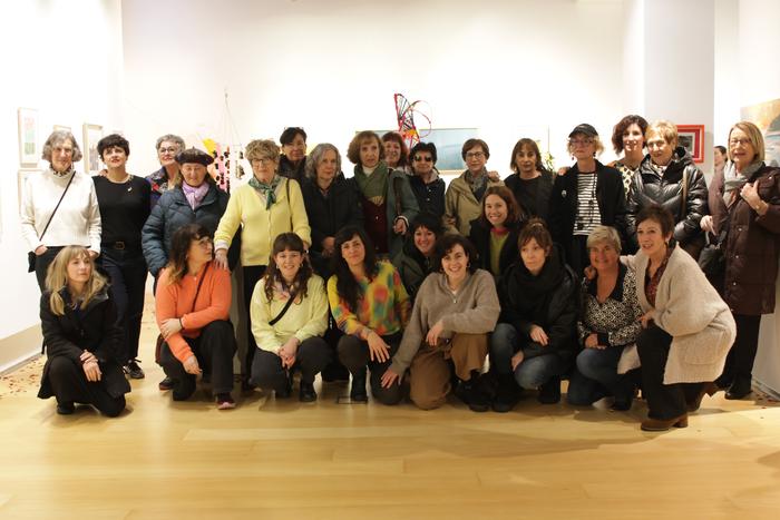 Hamar urteren ondoren, loratzen dihardu Bergarako emakume artisten erakusketak