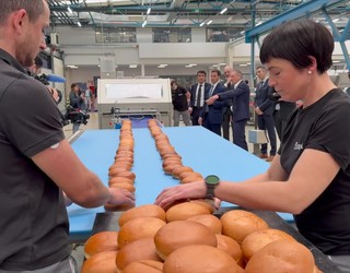 Imanol Pradales lehendakariak Oñatiko Ulma Packaging enpresa bisitatu du