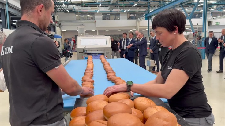 Imanol Pradales lehendakariak Oñatiko Ulma Packaging enpresa bisitatu du