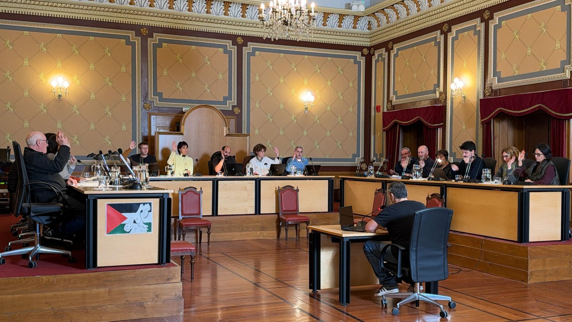 UEMAren 'Esnatu' mozioa onartu du Bergarako udalbatzak aho batez