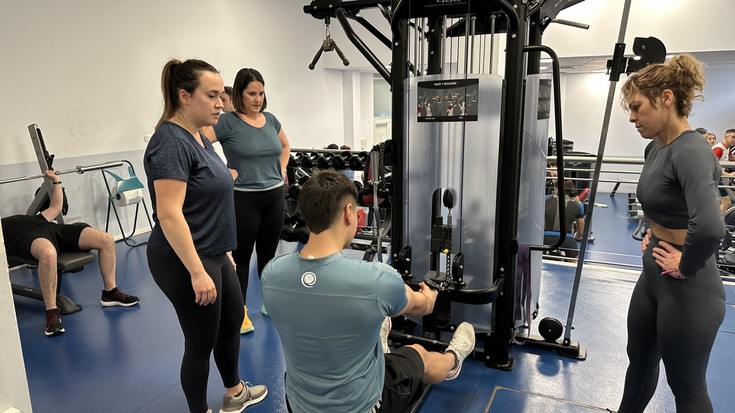 Emakumeentzako entrenamendu gidatuak martxan Antzuolako udal gimnasioan