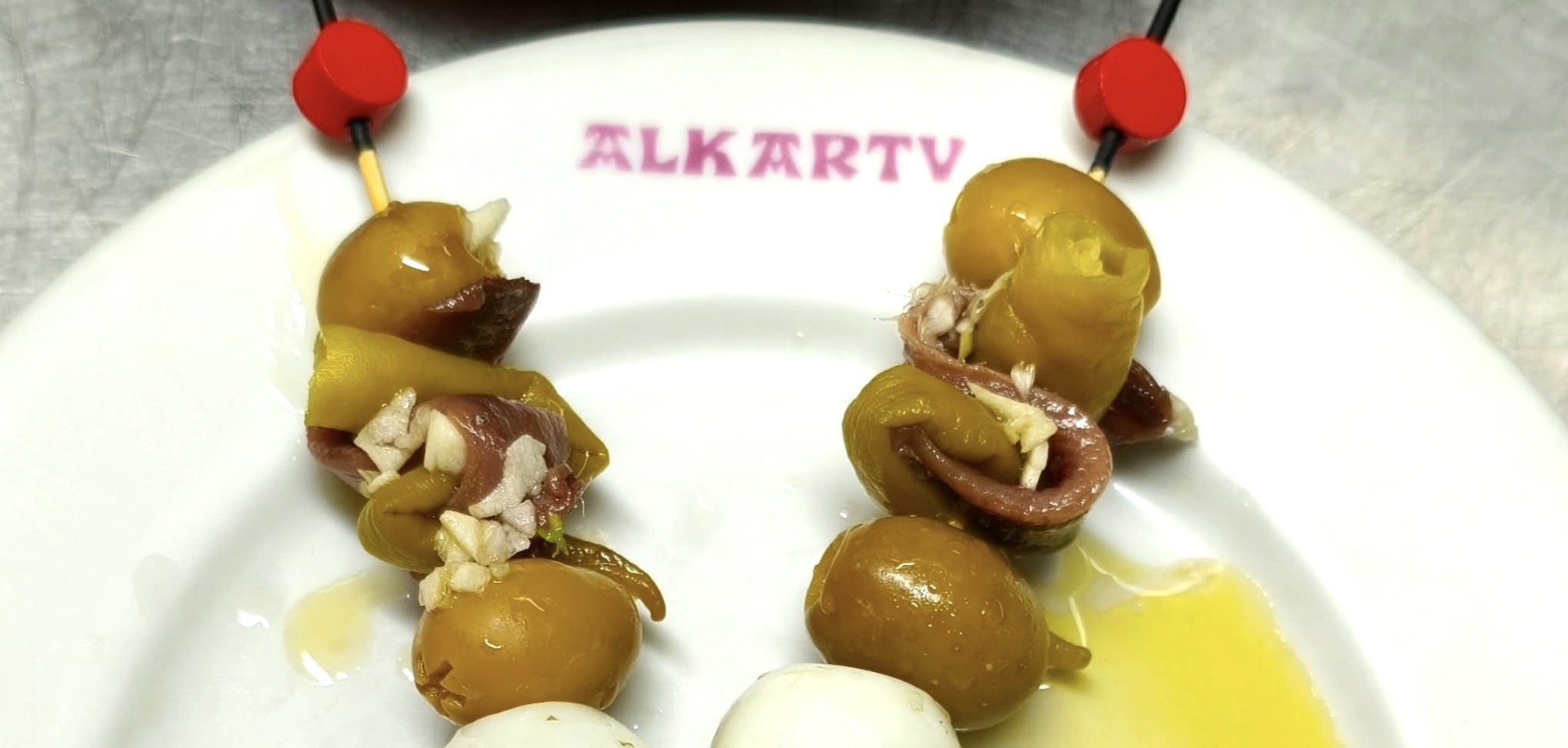Pintxo lehiaketa berezia Arrasateko Alkartun, elkartearen 50. urteurrenaren bueltan