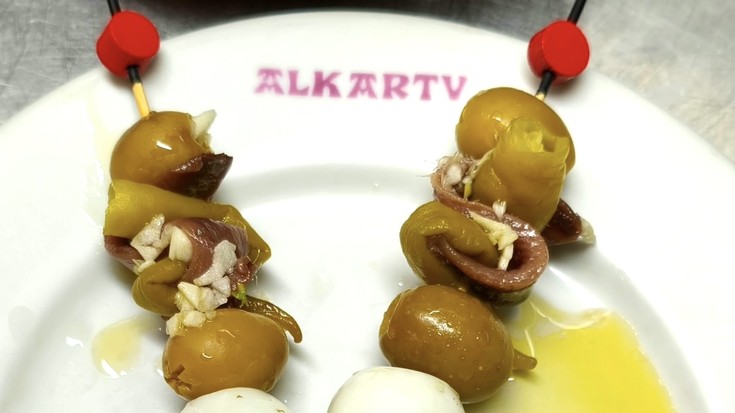 Pintxo lehiaketa berezia Arrasateko Alkartun, elkartearen 50. urteurrenaren bueltan