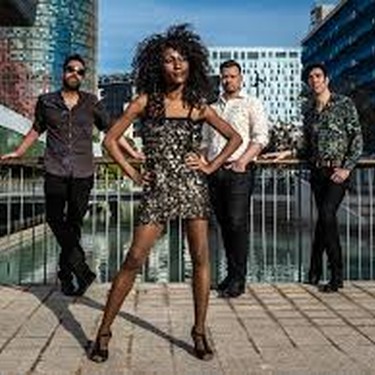 Berumuga: Koko-Jeans & The Tonics