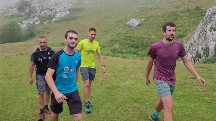 101 lagunek egin dute 'Txikirri-txikirri' mendi martxa