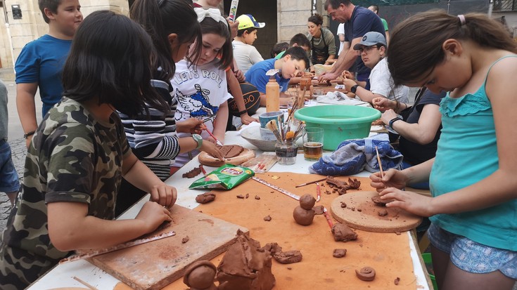 Buztina lantzen hasiko du ikasturtea Tipi-tapak