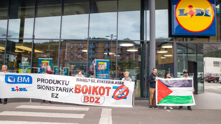 Israelen ekoitzitako produktuak kentzeko eskatu diete Lidl eta BM supermerkatuei