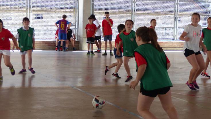 AKE eguna futbolean hasi dute gaztetxoek